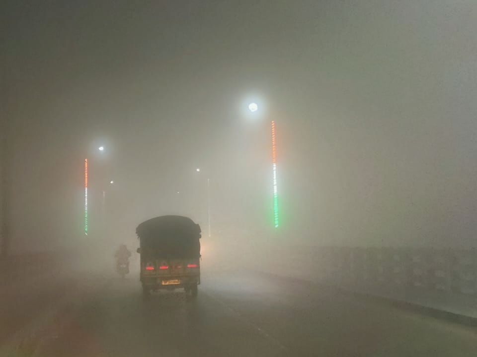 up_-fog_-descends_varanasi