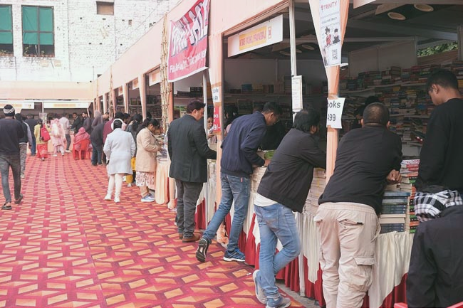 book-fair-attracts-book-lovers
