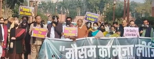 indi-alliance-leaders-protest-in-parliament-premis