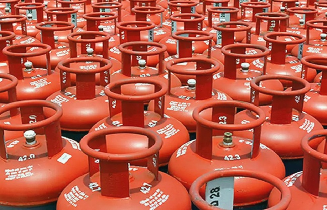 commercial-cylinder-prices-reduced-by-rs-10