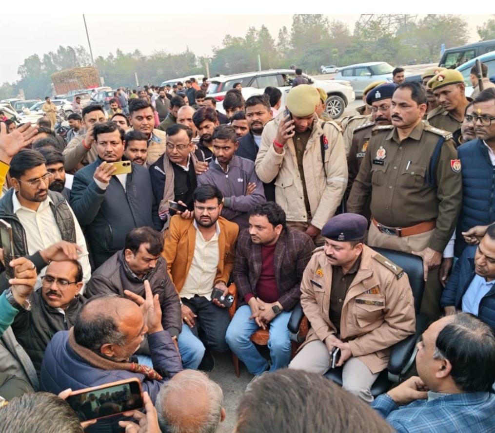 advocates-protest-at-toll-plaza