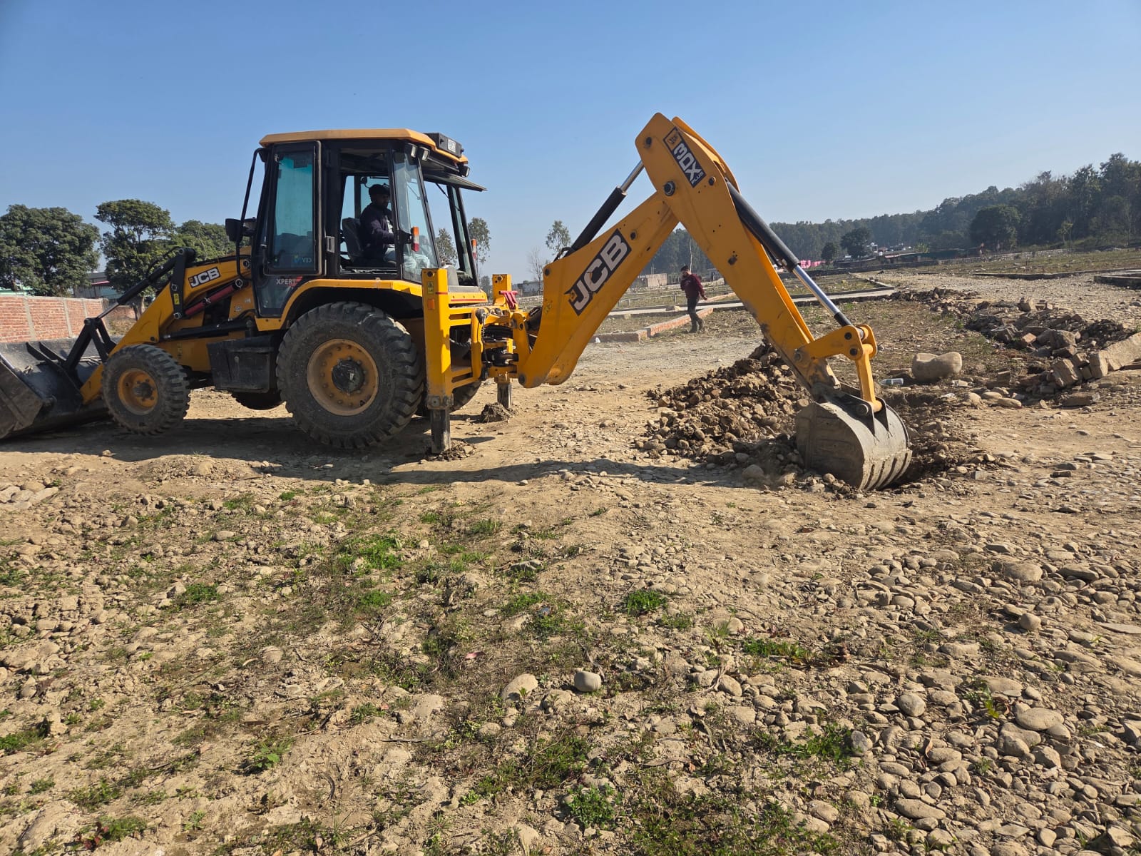 uk-illegal-plotting-demolished