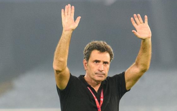 sports-football-molina-honduras-coach