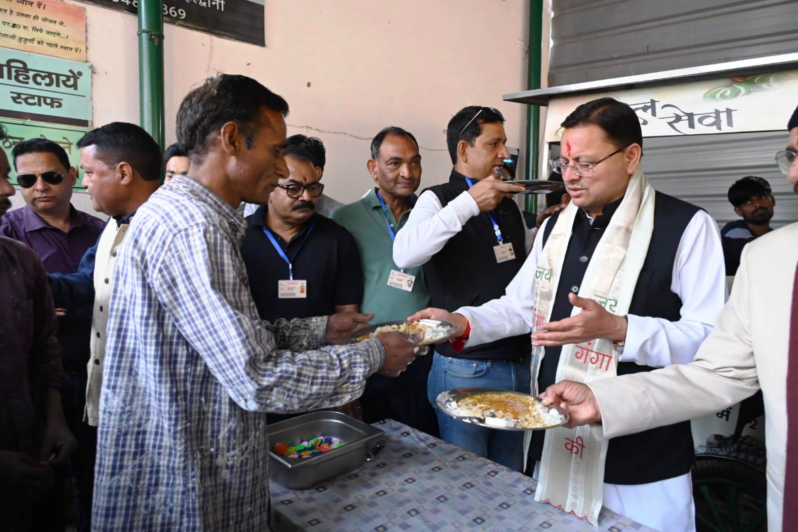 uk-cm-dhami-thaal-seva