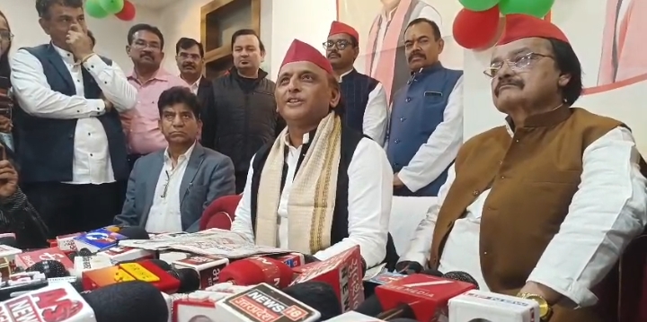 akhilesh-cornered-government