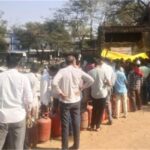 भूखे थे बीमार मां-बाप… 200 KM दूर से आकर 9 घंटे लाइन में लगा बेटा तब मिला सिलेंडर, रोंगटे खड़े कर देगी ये खबर