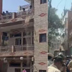 दिल्ली: उत्तम नगर हत्या मामले में आरोपी का घर टूटना शुरू, बुलडोजर लेकर पहुंचे MCD के अधिकारी