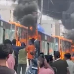 दिल्‍ली में DTC बस हुई बेकाबू, कई लोगों को कुचला, गुस्साई भीड़ ने वाहन में लगाई आग
