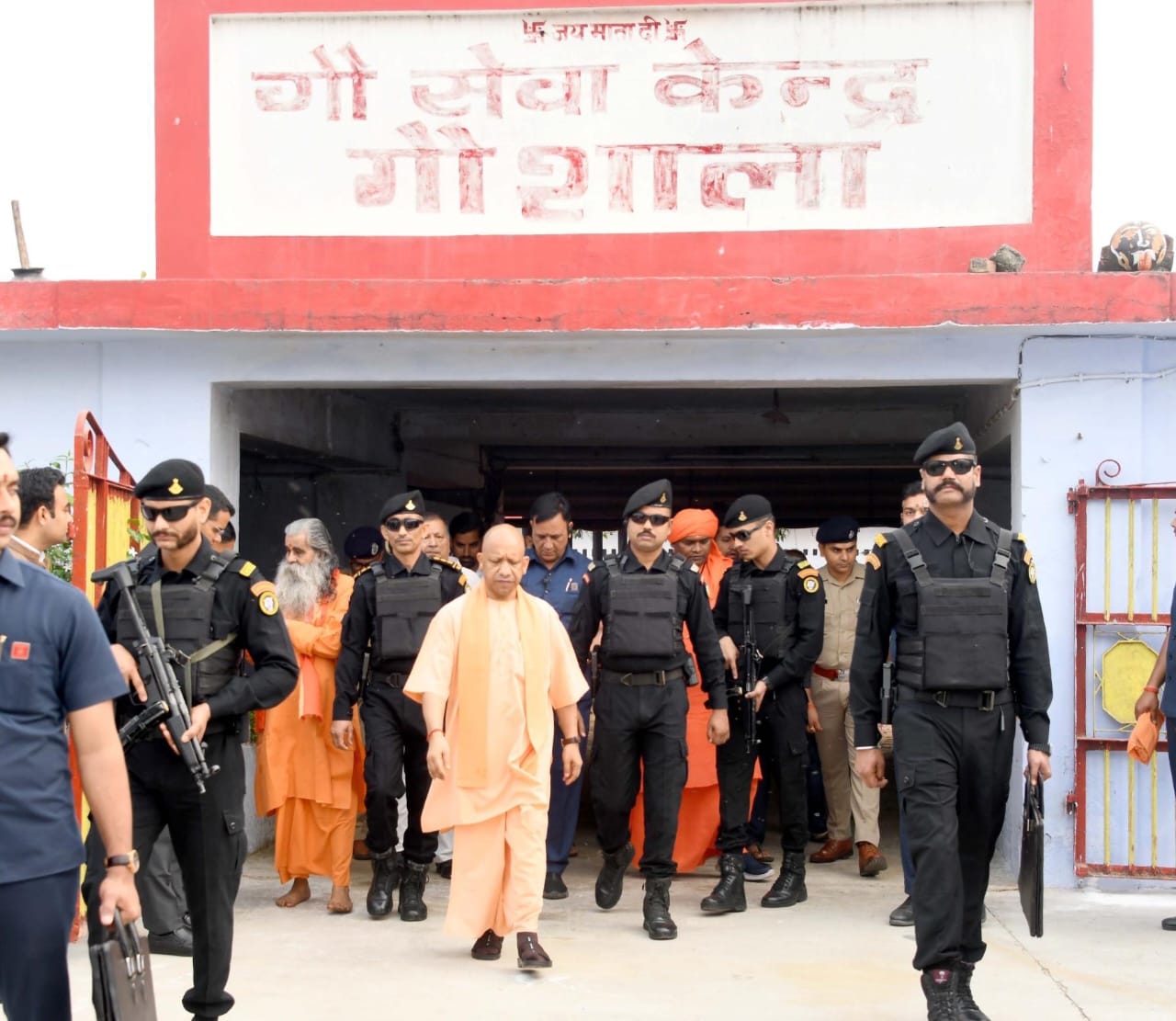 cm-yogi-in-devipatan-shaktipee