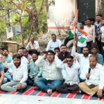 कांग्रेस कार्यकर्ताओं ने किया बिजली घर पर धरना प्रदर्शन