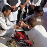 हरियाणा के स्पीकर ने किया माता के अस्थिपुष्पों का गंगा में विसर्जन