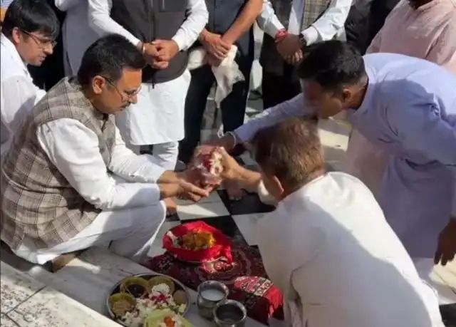 uk-immersion-of-bones-in-ganga