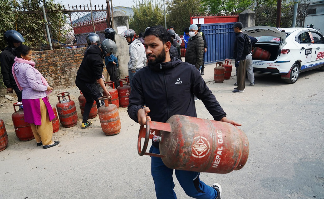 nepal-gas-shortage-half-cylind