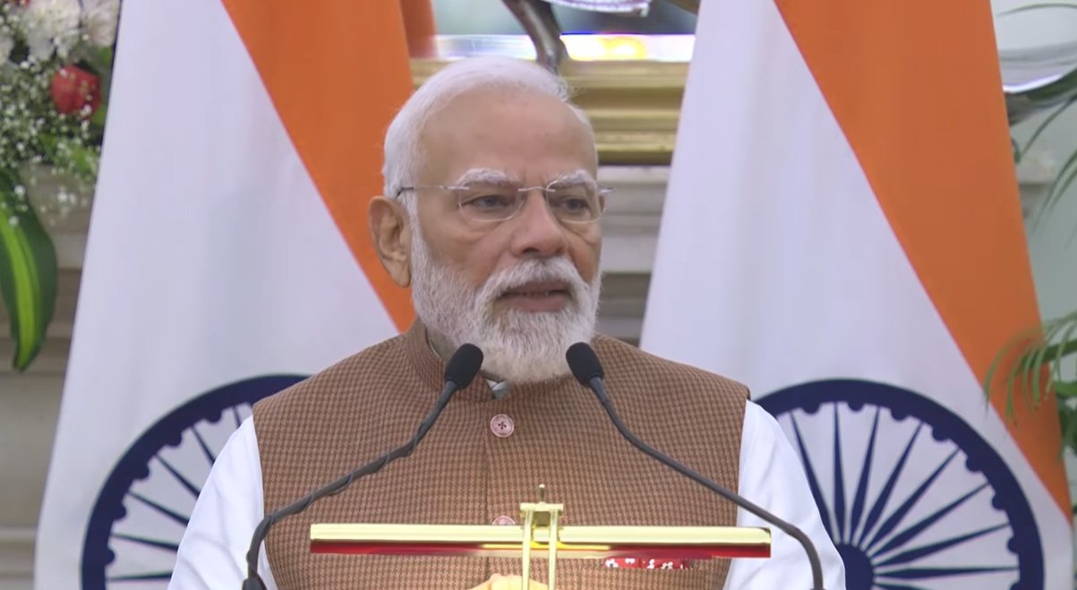 modi-puducherry-booth-worker-