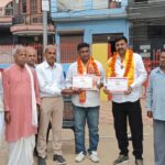 मोहल्ला समिति द्वारा नामित पार्षद शिवमंगल का किया सम्मान