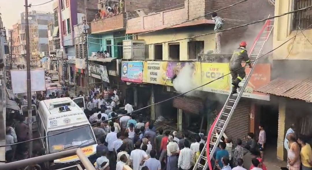 ghatampur-fire-accident-due-to-short-circuit-one-d