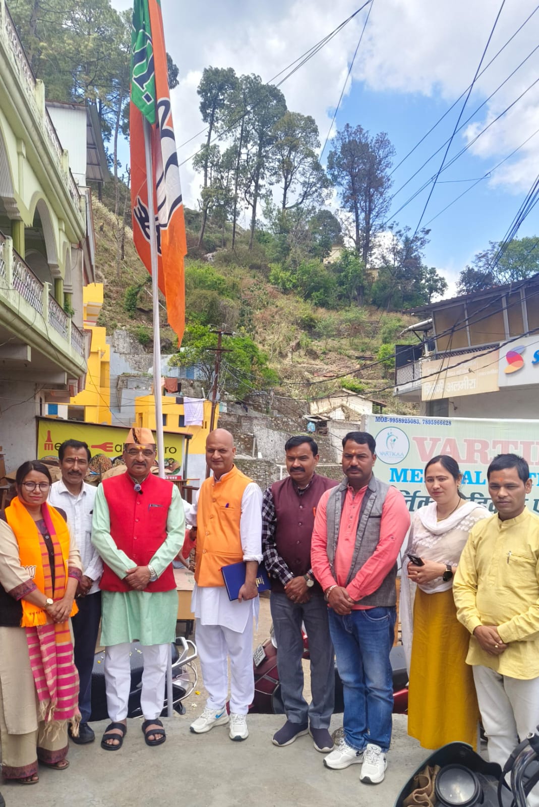 party-workers-at-all-the-manda