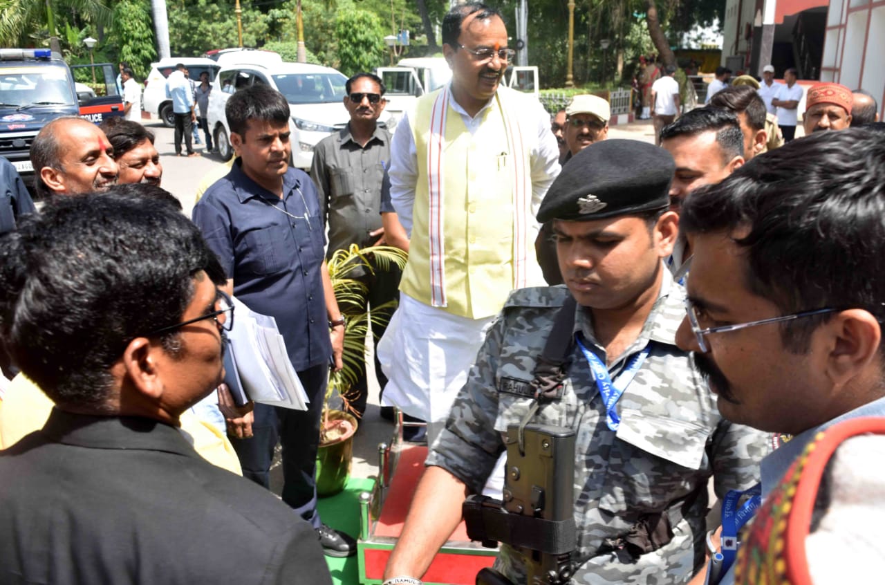 up-dy-cm-keshav-prasad-akhiles