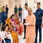 CM योगी ने ‘जनता दर्शन’ में सुनीं 200 फरियादियों की समस्याएं, कहा- समस्याओं को संवेदनशीलता से निस्तारण करें अधिकारी