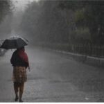 70 किमी की रफ्तार से चलेंगी हवाएं, IMD ने 10 राज्यों में जारी किया बारिश का Red Alert