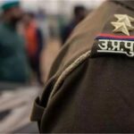 ‘मेरा कोई कुछ नहीं बिगाड़ सकता…’ एटा में नशेड़ी पुलिसकर्मी ने राहगीर पर जमकर बरसाए लात-घूंसे, वीडियो वायरल