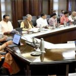 Yogi कैबिनेट बैठक में पिछड़ा वर्ग आयोग गठन, कैशलेस इलाज, लखनऊ मेट्रो विस्तार समेत 12 प्रस्तावों को मंजूरी, इन एजेंडों पर लगी मुहर…