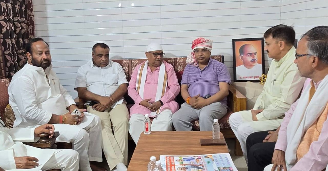 vijay-bahadur-pathak-expresses
