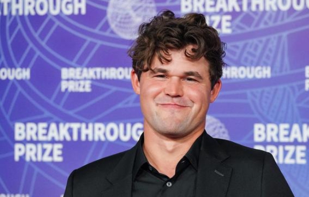 sports-chess-carlsen-erigiasi-tepesigemancrown