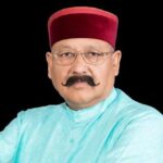 चारधाम यात्रा के लिए 10 करोड़ का बीमा: सतपाल महाराज ने मुख्यमंत्री को सौंपा चेक