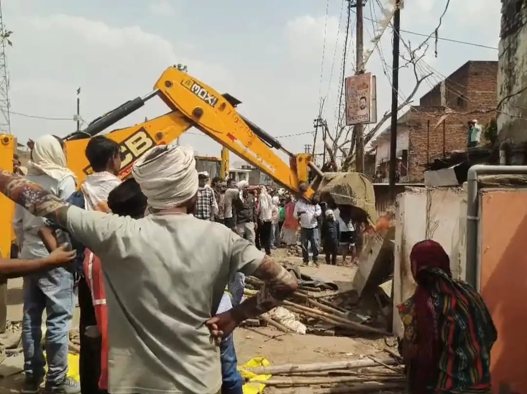 bulldozer-runs-on-encroachment