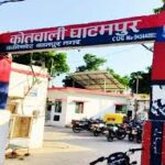 घाटमपुर में अनियंत्रित डंपर पलटा, चौकीदार की दबकर मौत