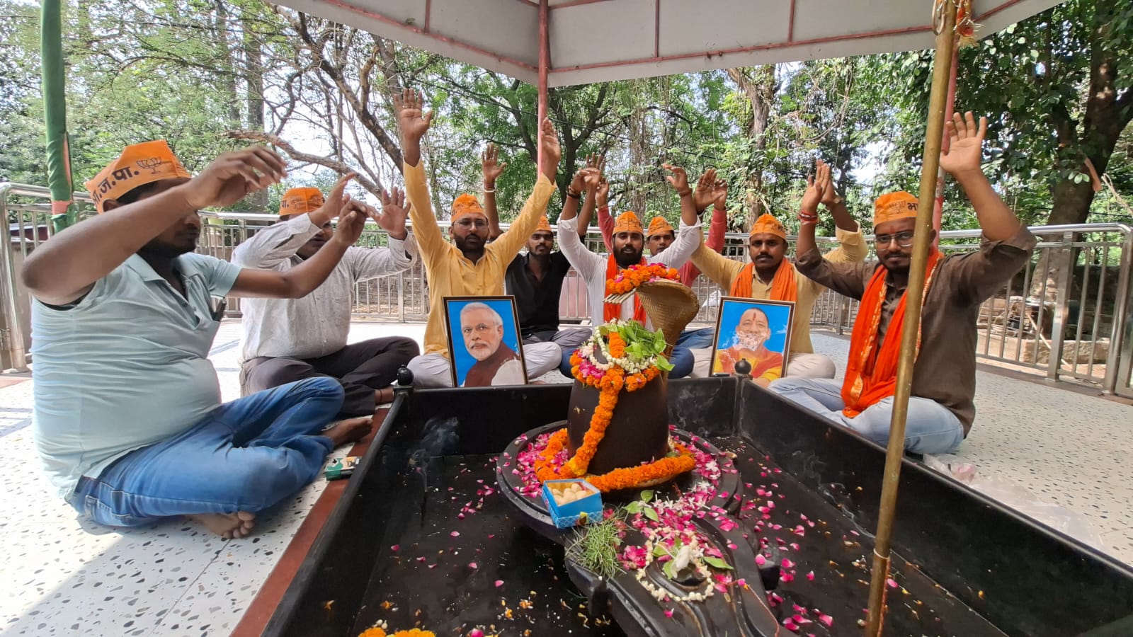 up-vns-bjp-jit-havan-pujan-