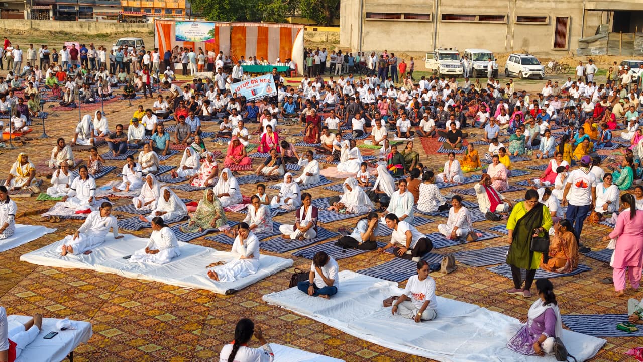 up-thousands-participated-yoga