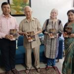 जन्मदिन गिफ्ट: मुजफ्फरनगर में दो बार डीएम रहे डॉ योगेन्द्र नारायण की आत्मकथा का लोकार्पण