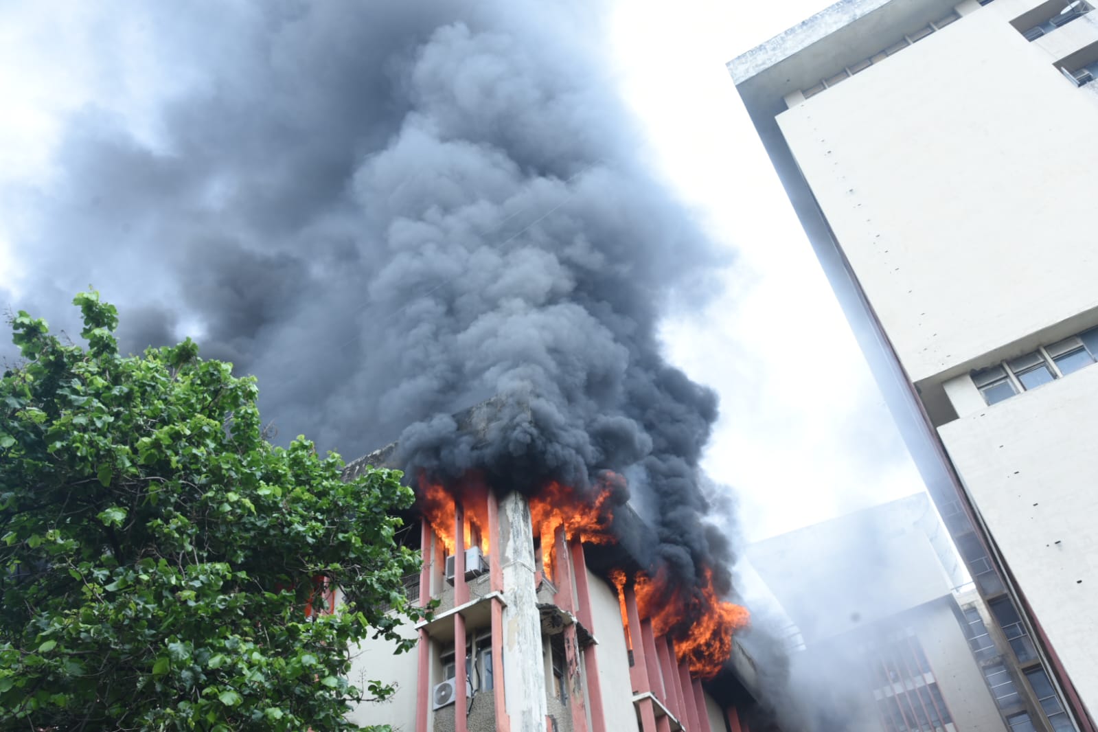 lucknow-jahararbhawan-fire