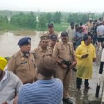 लगातार बारिश से बढ़ा खतरा: डीएम-एसएसपी खुद पहुंचे पुरकाजी, सोलानी नदी का लिया जायजा, जलभराव रोकने के लिए दिए सख्त निर्देश