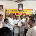दिल्ली कूच टला, प्रशासन ने ज्ञापन लेकर शांत कराया विरोध