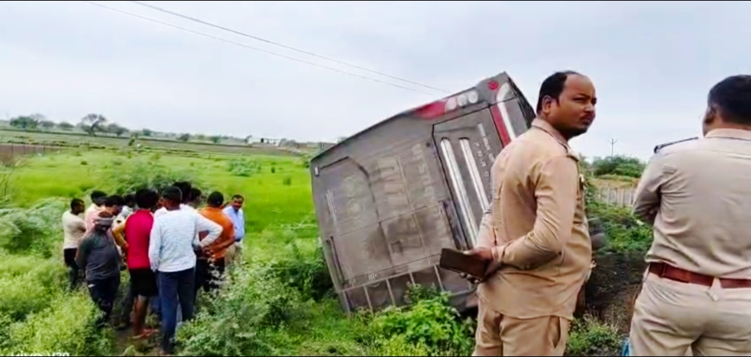 passanger-bus-overturned-on-hi