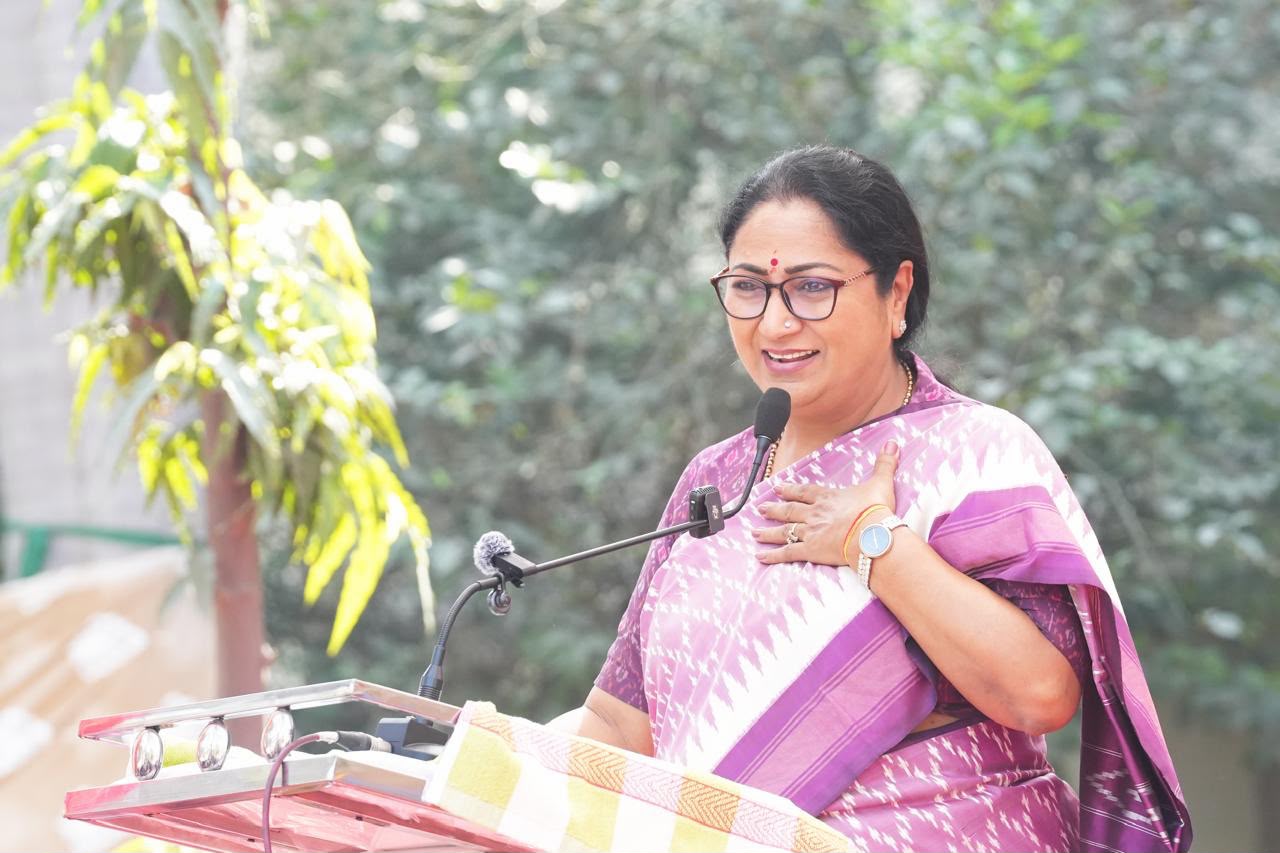 dl-govt-reduces-time-84-services-