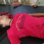 अज्ञात वाहन की टक्कर से बाइक सवार तीन लोग घायल, उपचार के दौरान एक युवक की मौत