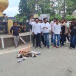 जयंत चौधरी पर टिप्पणी से भड़के रालोद कार्यकर्ता, अखिलेश यादव का पुतला फूंका