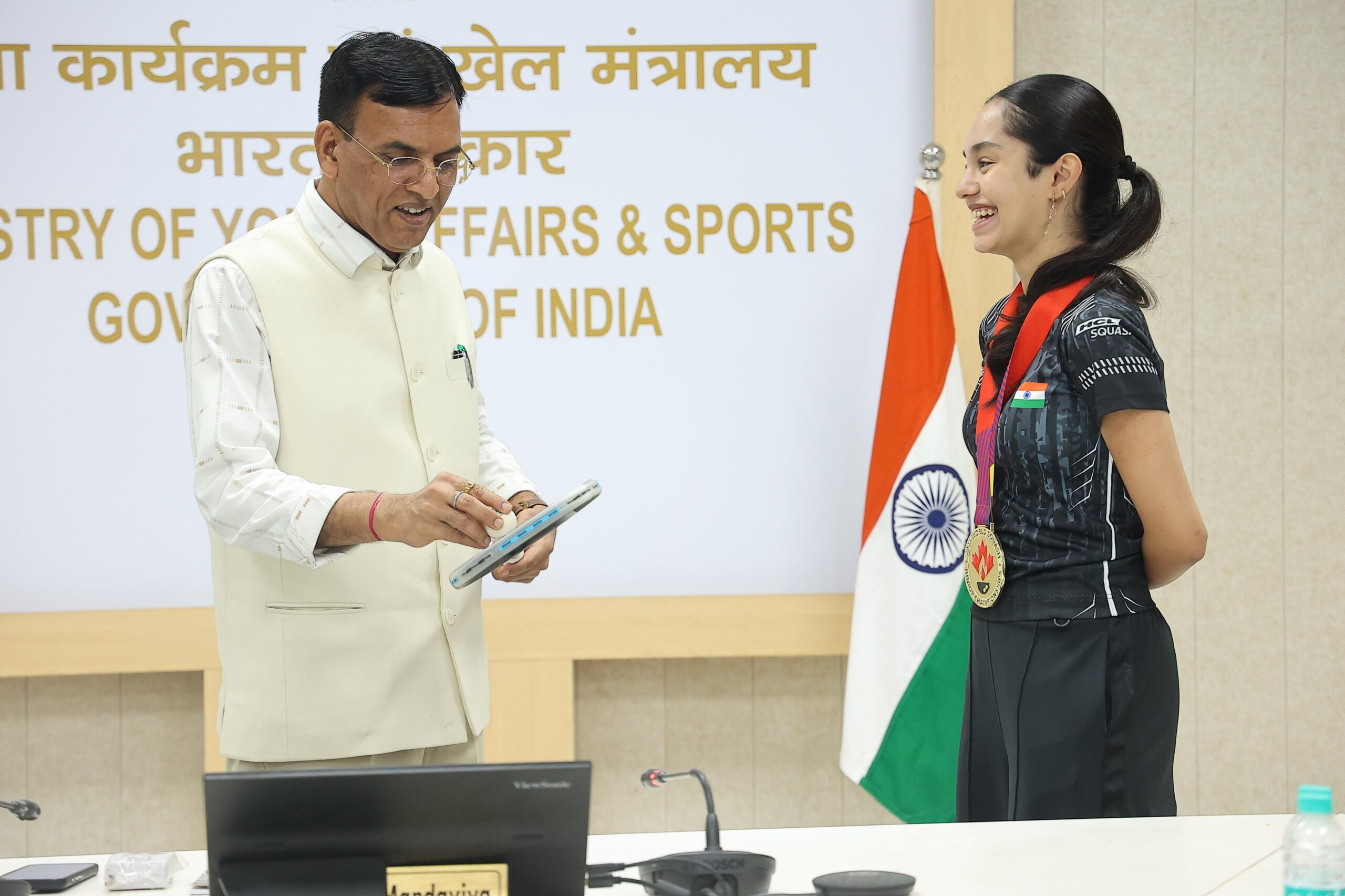sports-squash-mandaviya-felicitation