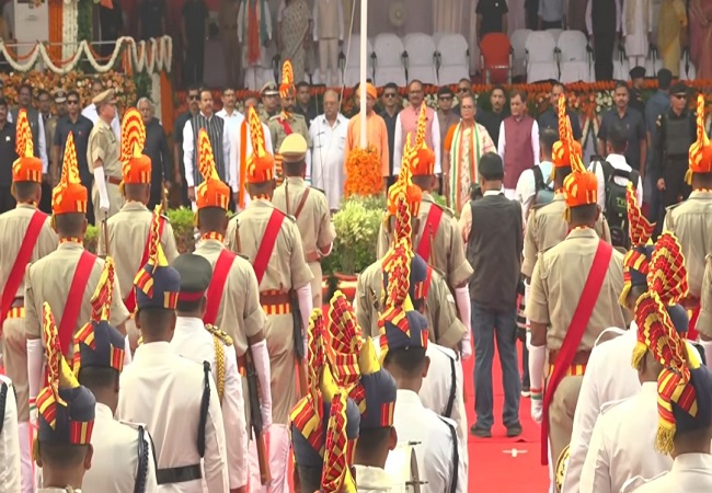 up-cm-vs-flag-hoisting