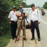 सड़क पर गूंजी ट्रैफिक पुलिस की सख्ती, रफ्तार के सौदागरों में मचा हड़कंप