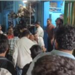 सोशल मीडिया की जंग सड़क पर पहुंची, मीनाक्षी चौक पर सपा नेताओं में चले लात घूंसे
