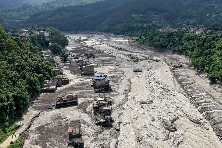 nepal-flood-vehicle-missing-