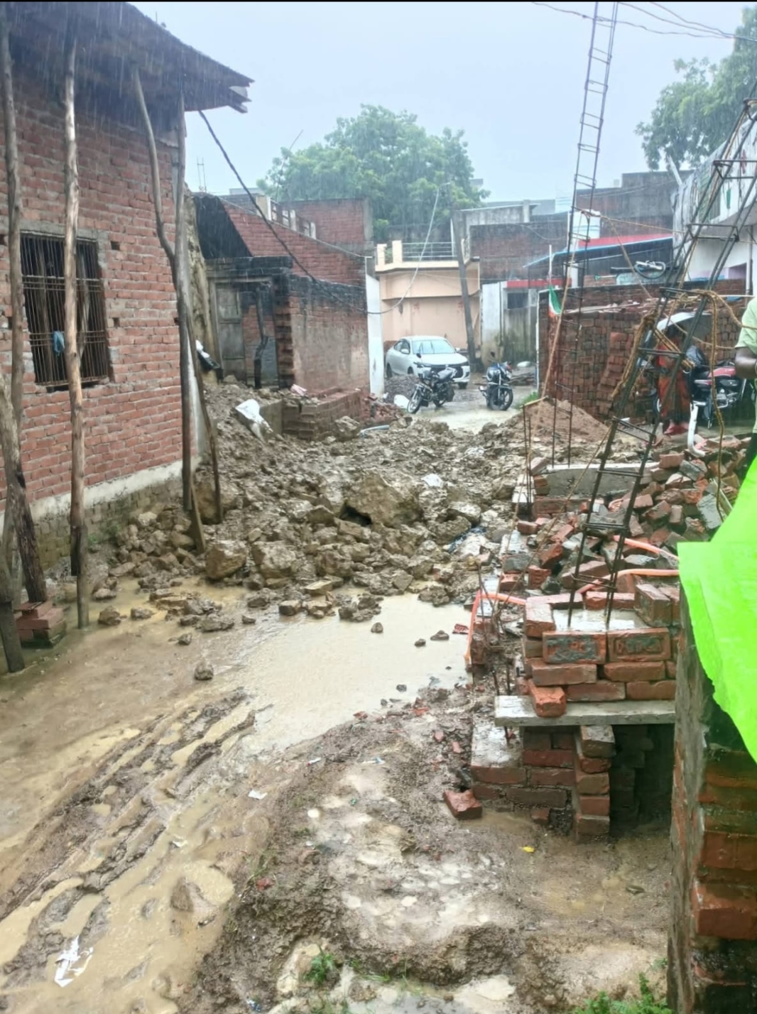 up-lko-houses-collapse-1-died