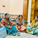 बारिश की बूंदों के बीच अटूट रहा सुहाग का संकल्प, करवा चौथ पर चांद के इंतजार में धड़कते रहे दिल