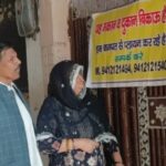 बागपत में ‘मकान बिकाऊ’ पोस्टरों से मचा बवाल, IAS अधिकारी के पिता से विवाद ने लिया नया मोड़