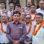 चरथावल के गांधी इंटर कॉलेजों में प्रबंधक पद पर मनीष गर्ग और आरूप कुच्छल के सिर पर सजा जीत का सहरा